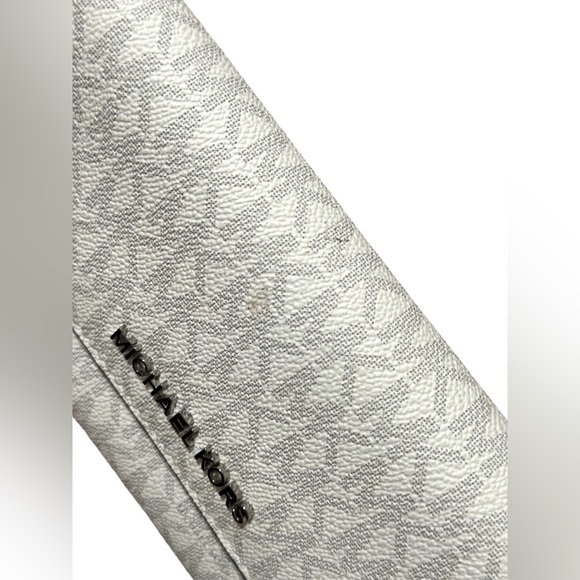 Michael Kors Trifold Wallet - Picture 5 of 5